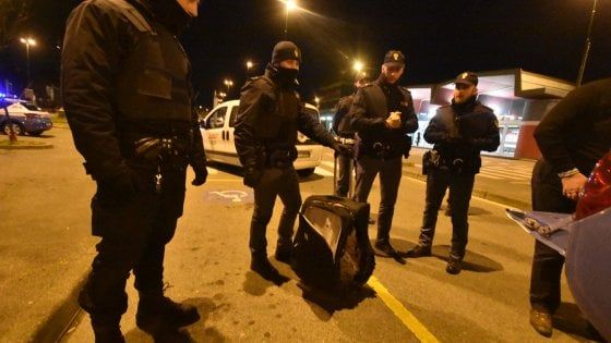 Sesto San Giovanni, trolley sospetto fa scattare l'allarme bomba in stazione