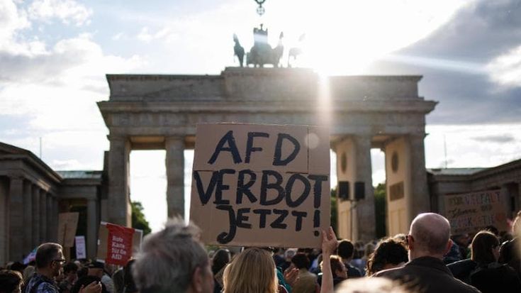 La Newsletter. Le Europee in Germania, la Cdu sfida la Afd per non regalare la prima economia europea ai nostalgici del nazismo