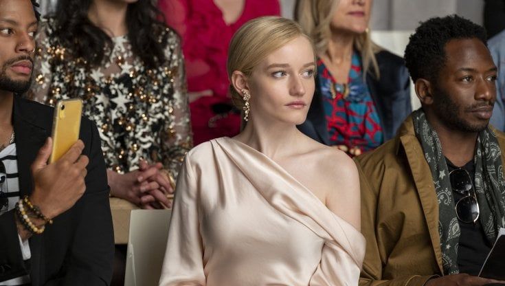 'Inventing Anna', la serie sulla falsa ereditiera. Julia Garner: "Non ha fatto bene, ma la capisco"
