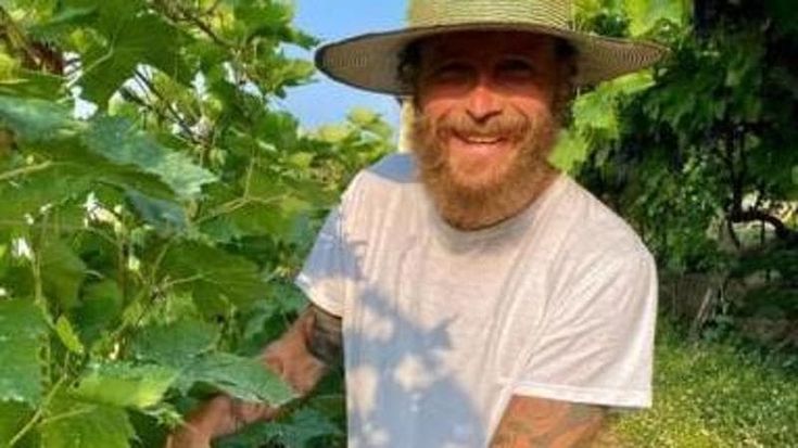 Jovanotti vignaiolo, la prima etichetta porta il nome di sua figlia: un brindisi con “Teresina”
