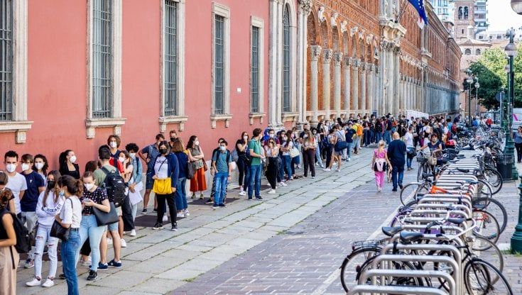 Test d'ingresso a Medicina, futuri dottori in coda sull'onda della pandemia: "Voglio salvare delle vite"
