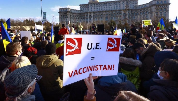 La denuncia del WSJ: campagna dell'intelligence russa contro i vaccini occidentali