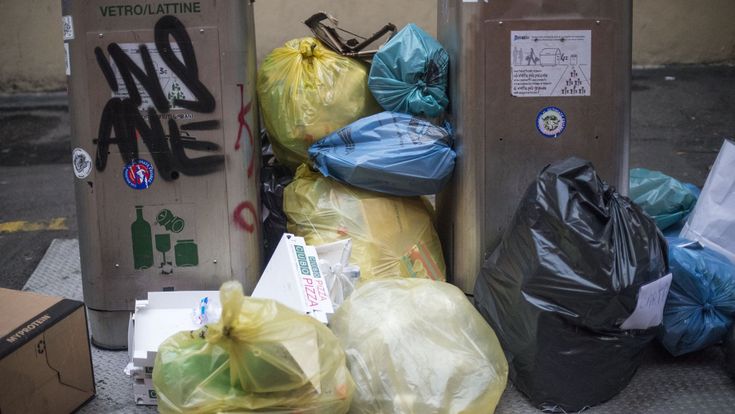A Livorno gli spazzini hanno il braccialetto: “Noi come Amazon” 