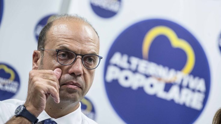 Il tramonto del poltronista Alfano: “Lascio, non mi candido alle elezioni”