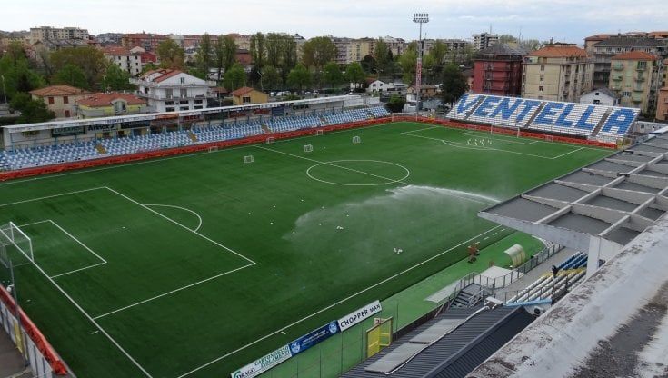 Assemblea studentesca troppo affollata: a Chiavari precettato lo stadio