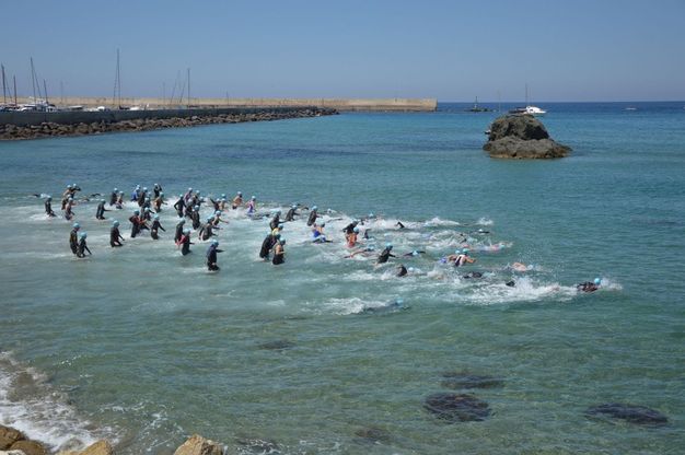 Torna l'Ischia Sunset Triathlon, l'isola tra nuoto, corsa e bicicletta