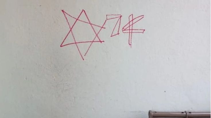Scritte antisemite a Milano, indagato un 56enne per propaganda e istigazione a delinquere