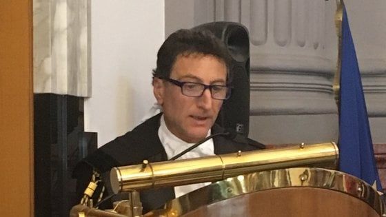 Avvocati di Napoli denunciano: dall'indennità di sostegno escluso chi ha pensione invalidità 