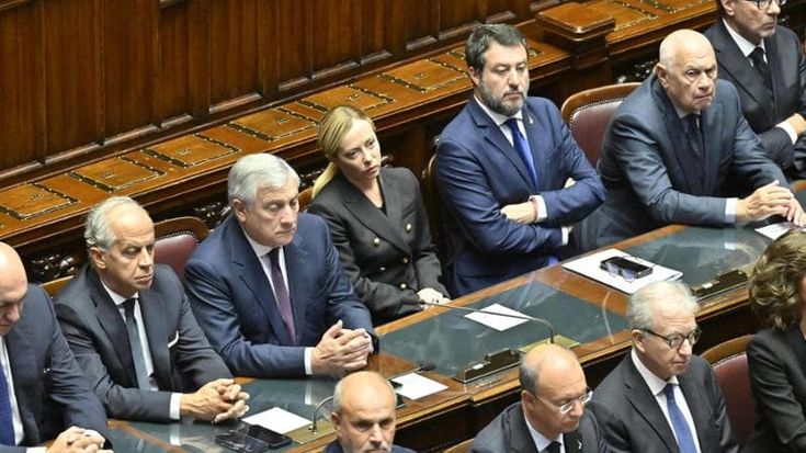 Gentiloni ai funerali di Napolitano, l’esortazione europeista imbarazza Meloni e Salvini