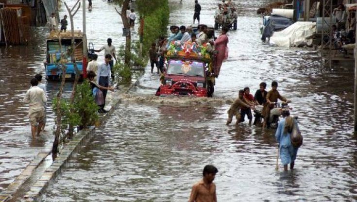 Pakistan, Karachi: arrivano i monsoni e i rischi per le piogge intense create dalla asimmetria tra le temperatura della terra e quella del mare