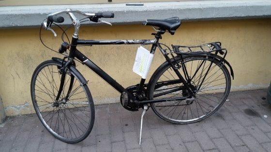 Parma, ruba bici in un cortile: incastrato dal vicino di casa
