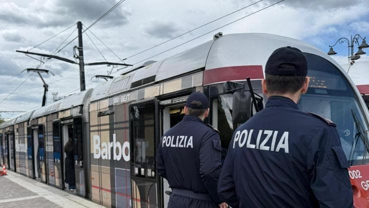 Più agenti e controlli fino all’una di notte: la polizia aumenta la sicurezza sul tram a Firenze