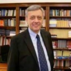 Lo psicoanalista Bolognini e i paradossi della crisi: "La mancanza di distrazioni spinge a fare pi&ugrave; figli"