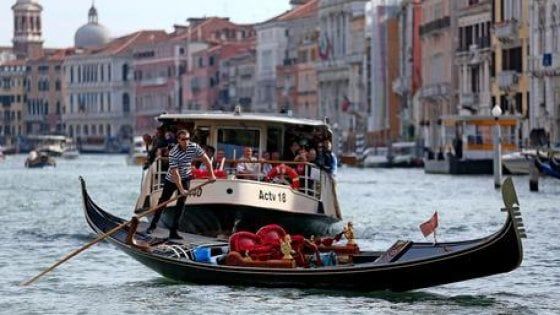 Venezia, fatta brillare borsa sospetta. Stop dei vaporetti
