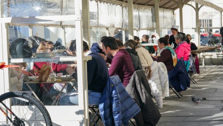 Coronavirus, il Cts contro la riapertura dello sci: "Pericoloso ripartire ora". Stop fino al 25 febbraio agli spostamenti tra Regioni