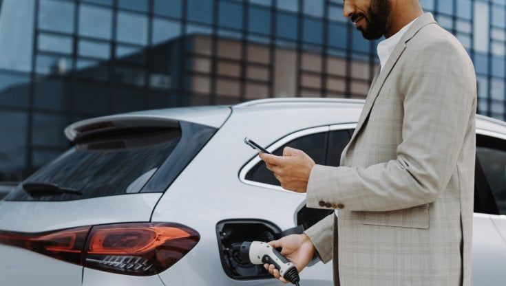 Deloitte: “Autonomia e tempi di ricarica disincentivano l’acquisto di auto elettriche” 