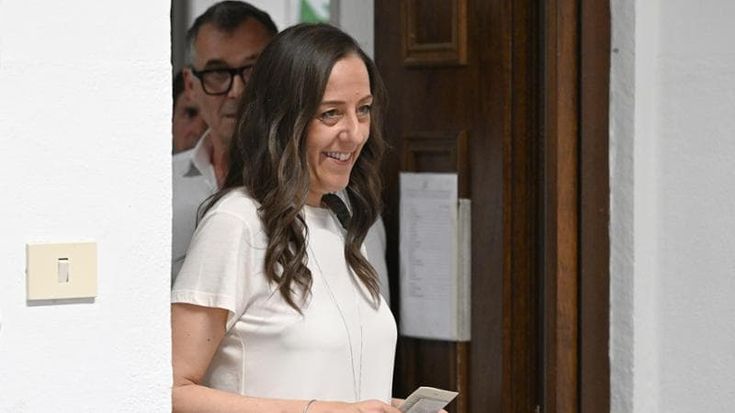 Exit poll Firenze, Funaro avanti con 42-46% verso il ballottaggio con Schmidt. Saccardi e Del Re al 6-8%