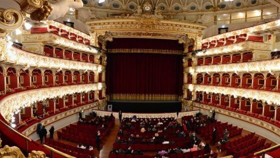 Bari, 74 licenziamenti in arrivo al teatro Petruzzelli. Il sovrintendente: "Scelta obbligata"