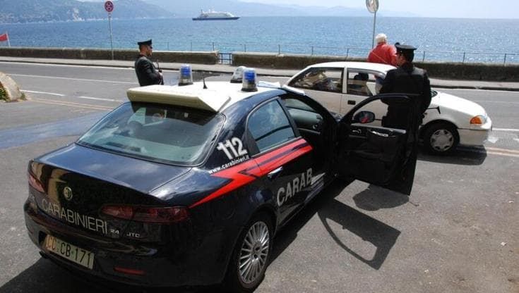 Ragazzo di 13 anni cosparge di benzina e dà fuoco a un clochard a Sanremo
