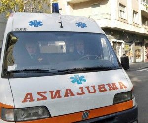 Roma, accoltellato in strada nella notte:ragazzo di 17 anni in gravi condizioni