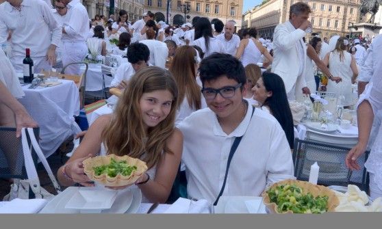 Cena in bianco, piazza San Carlo invasa da 11 mila persone