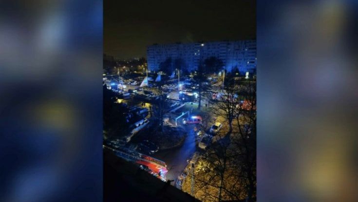 Francia, incendio in un edificio di 6 piani vicino a Lione: 10 morti, 5 bambini