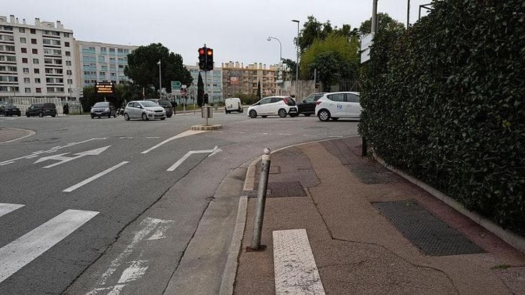 Donna di 23 anni uccisa a colpi di pistola in auto a Nizza: illesa la figlia di sei mesi accanto a lei