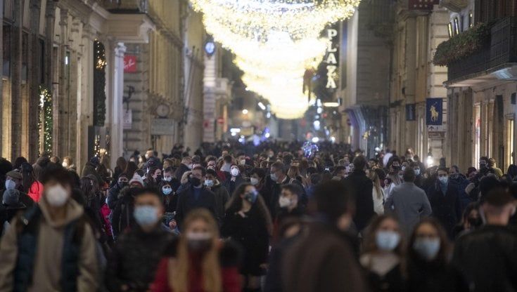 Coronavirus, Vaia (Spallanzani): "Aumento dei contagi figlio degli assembramenti prenatalizi"