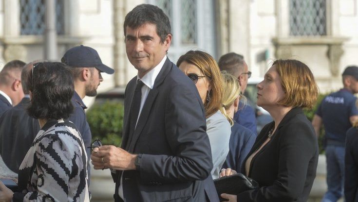 Fratoianni e il viaggio on the road nell'Italia precaria, tra "finte" partite Iva e disoccupati 	