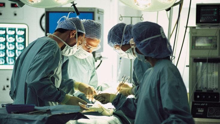 Lecce, infezione dopo intervento per calcoli: asportato un rene. Indagati tre medici