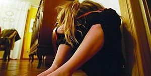 Picchia la compagna e distrugge casa<br />il figlio 12enne chiama i carabinieri