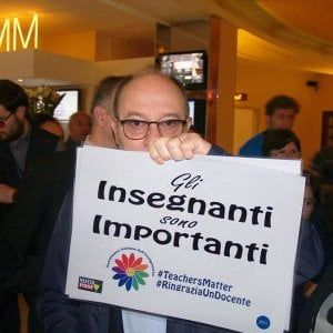 Bullismo a scuola, a Lecce nasce #RingraziaUnDocente: sui social centinaia di messaggi