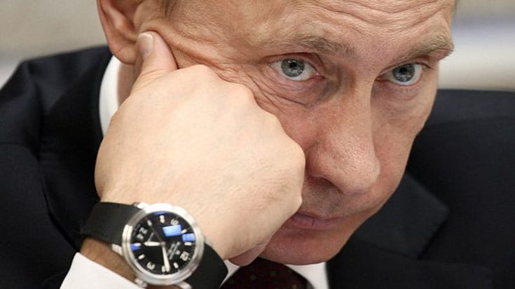 Putin vieta gli orologi da polso in sua presenza: potrebbero essere usati per assassinarlo