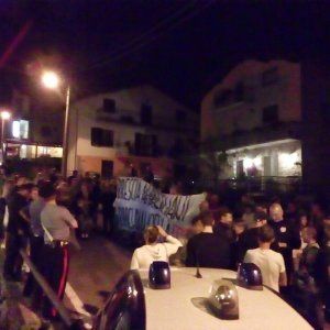 Brescia, venti profughi in hotel: il paese scende in piazza. Il sindaco: "La gente non li vuole"