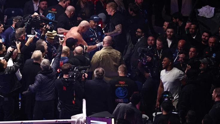 Tyson Fury è tornato. Domina Makhmudov e urla contro Joshua: “Ora voglio te”