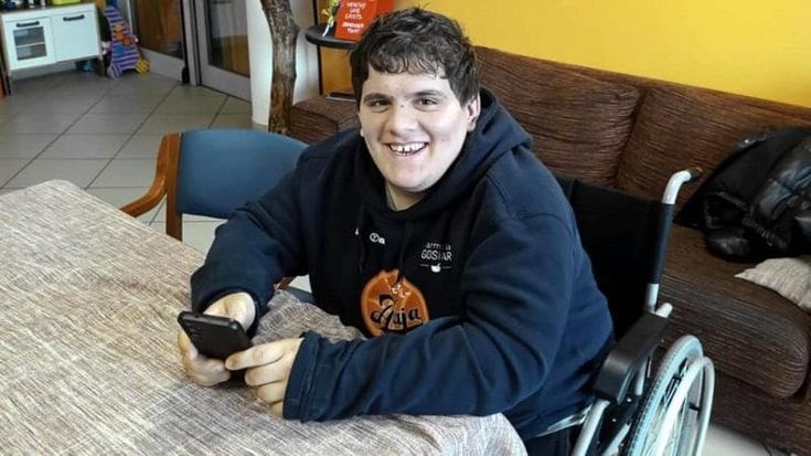 Sanità negata: la storia di Emanuel Prenga, il ragazzo albanese che per curarsi in Italia deve pagare 2000 euro