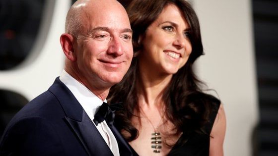 Jeff Bezos annuncia il divorzio dopo 26 anni di matrimonio: "Resteremo amici" 