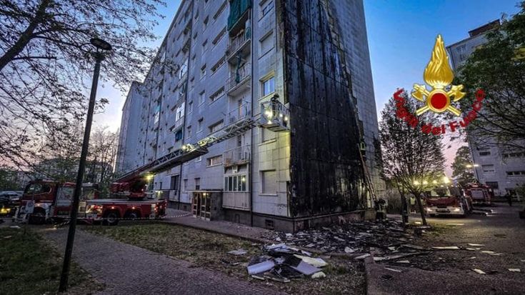 Incendio doloso in un palazzo Atc a Torino, nessun ferito