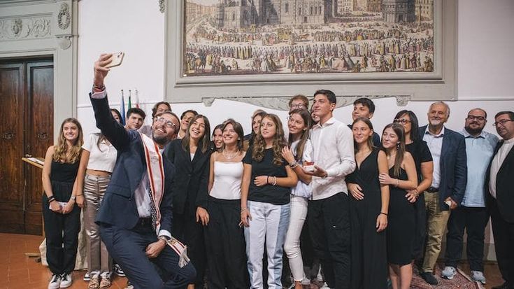 Salva un uomo dall’infarto, diciassettenne di Arezzo premiato dal Consiglio regionale. Incontrerà Mattarella