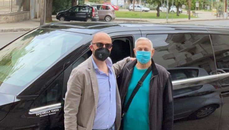  Autonoleggio chiuso, due fratelli di Ostuni fanno servizio navetta gratis per portare gli anziani a fare il vaccino