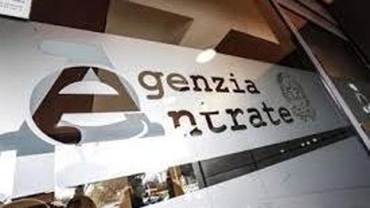 Bonus Natale, le nuove regole dopo l’allargamento della platea. No al cumulo tra coniugi