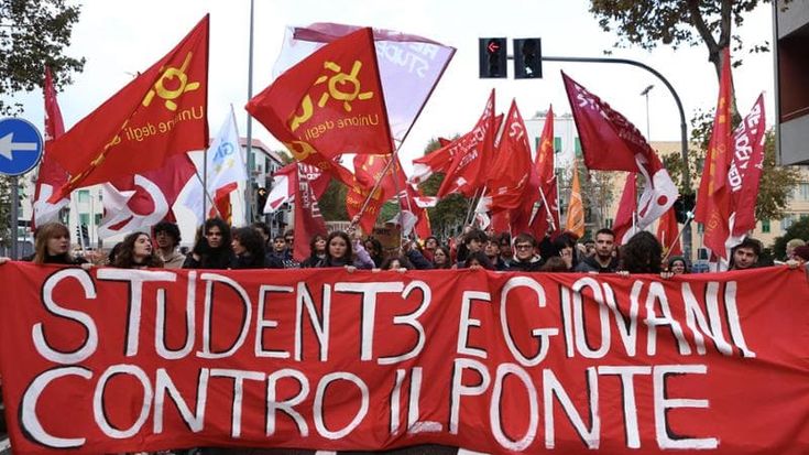 In quindicimila contro il Ponte. “Date quei fondi al Sud”