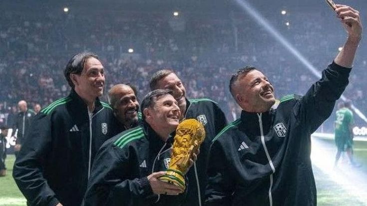 Operazione Nostalgia, Totti si prende il PalaEur: “Qui state a casa mia”