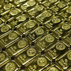 Le Borse di oggi, 27 luglio. Listini Ue deboli. L'incertezza sul Covid spinge l'oro a un nuovo record