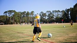 Calcio e bambini, vietati i colpi di testa