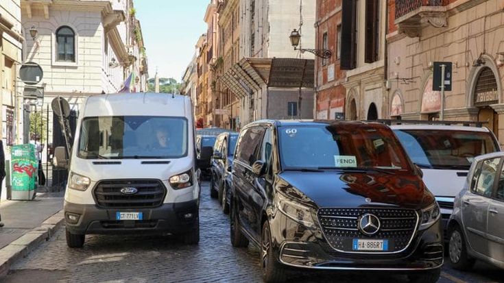 Rivoluzione in centro: strade con posti auto soltanto per i residenti
