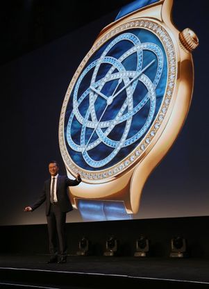 Ces 2016, lusso e precisione: così lo smartwatch si fa bello