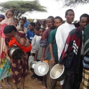 Somalia, le Ong costrette ad accordi sottobanco con gli islamisti di Al Shabaab che s'appropriano degli aiuti