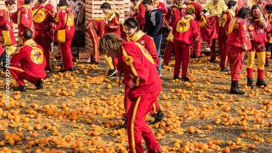 Carnevale di Ivrea, la Battaglia delle Arance diventa fenomeno 2.0