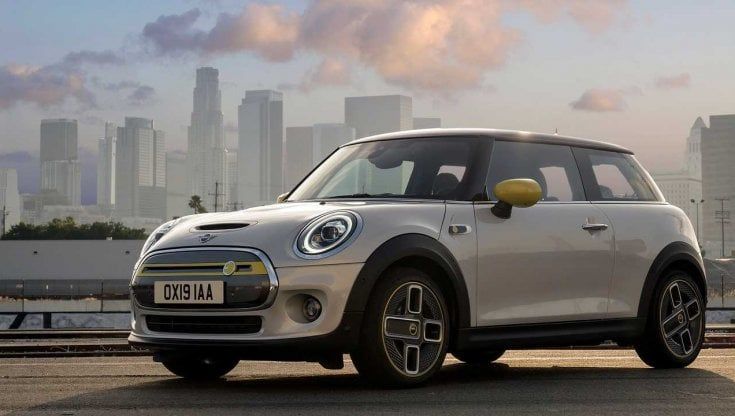 Svolta Mini, dal 2030 solo elettrica